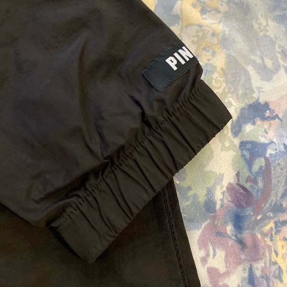 Pink Vs - Picture 2 of 7